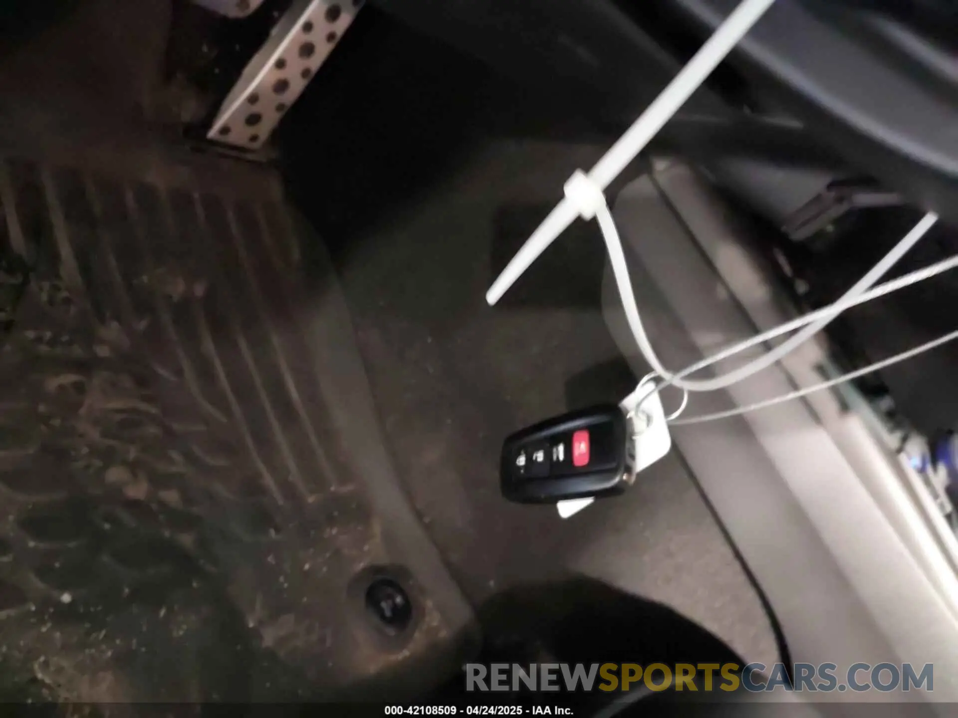 11 Photograph of a damaged car 4T1KZ1AK4MU053699 TOYOTA CAMRY 2021