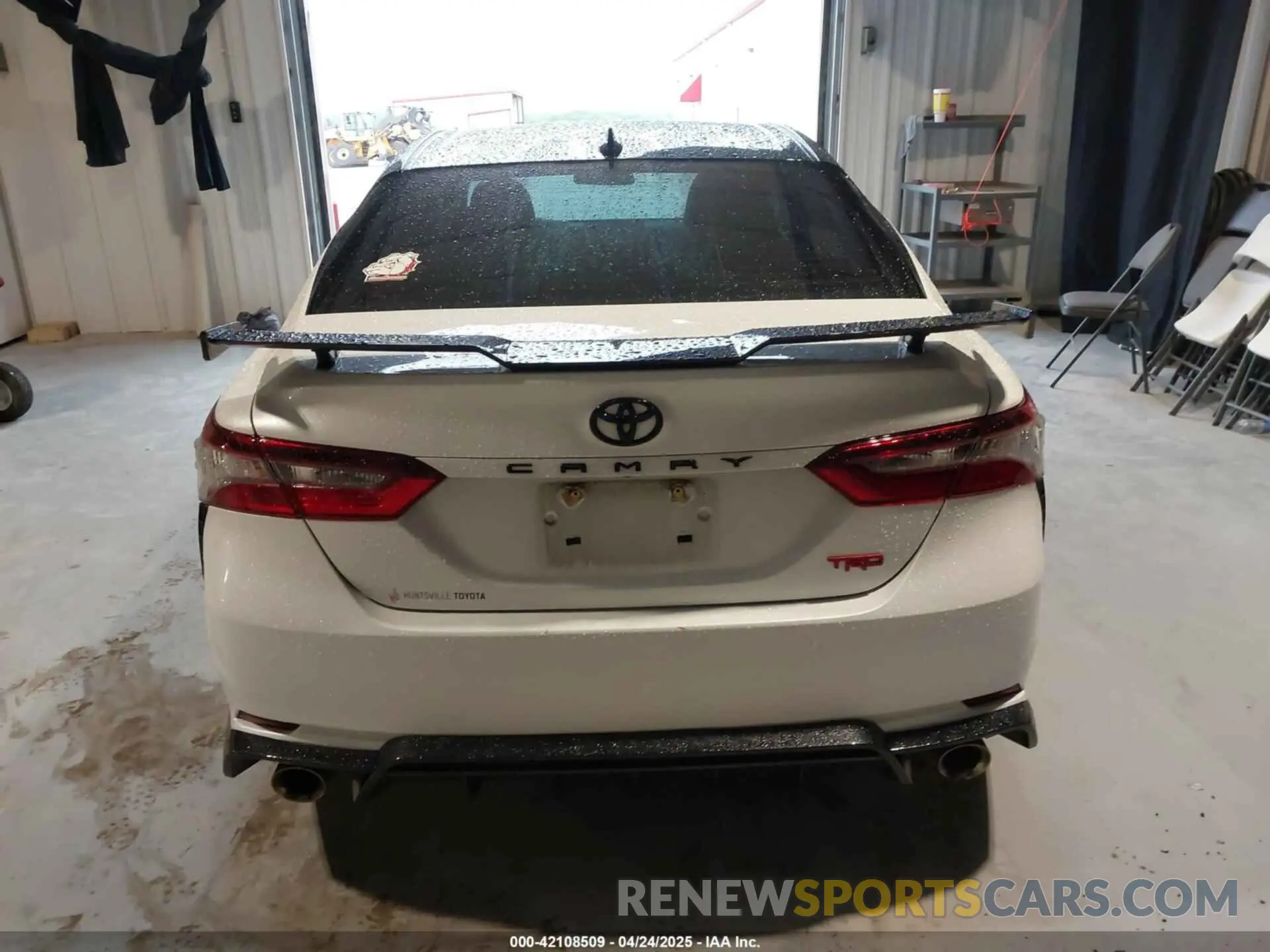 16 Photograph of a damaged car 4T1KZ1AK4MU053699 TOYOTA CAMRY 2021