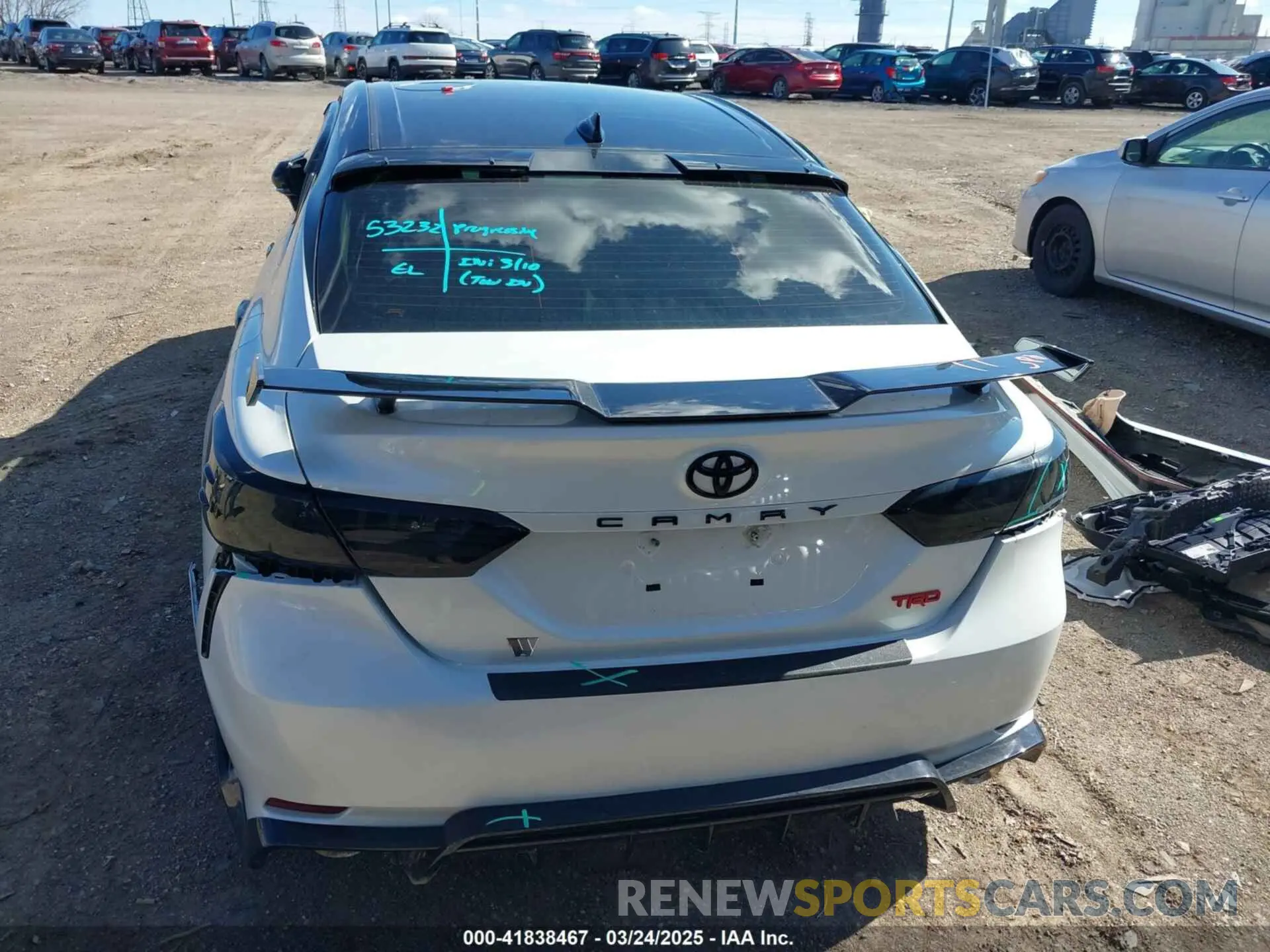 18 Photograph of a damaged car 4T1KZ1AK4MU055498 TOYOTA CAMRY 2021