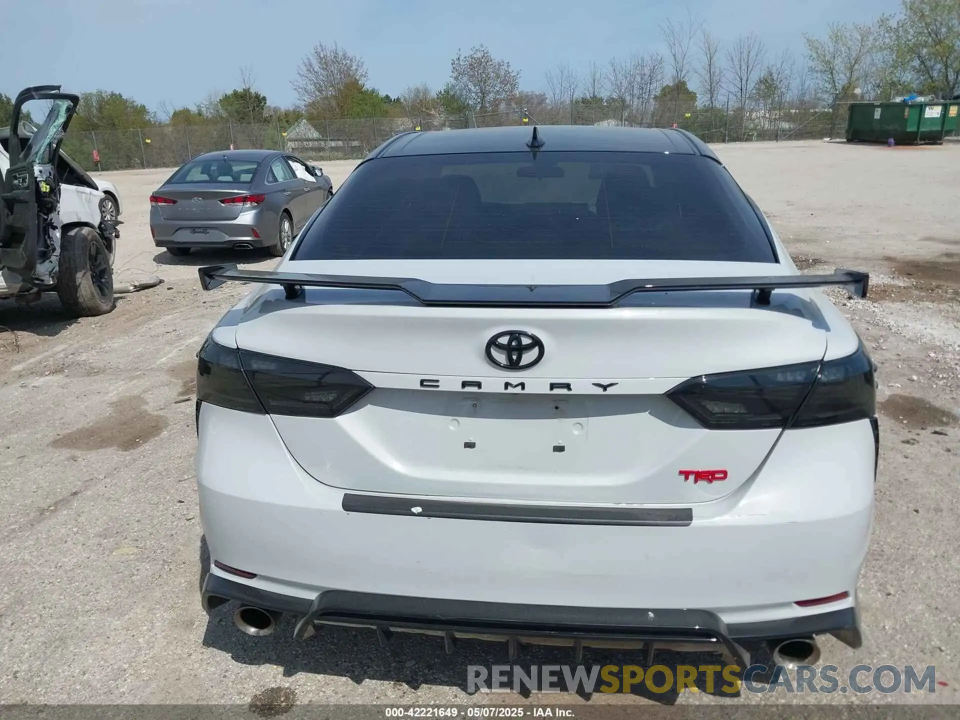 16 Photograph of a damaged car 4T1KZ1AK4MU056845 TOYOTA CAMRY 2021
