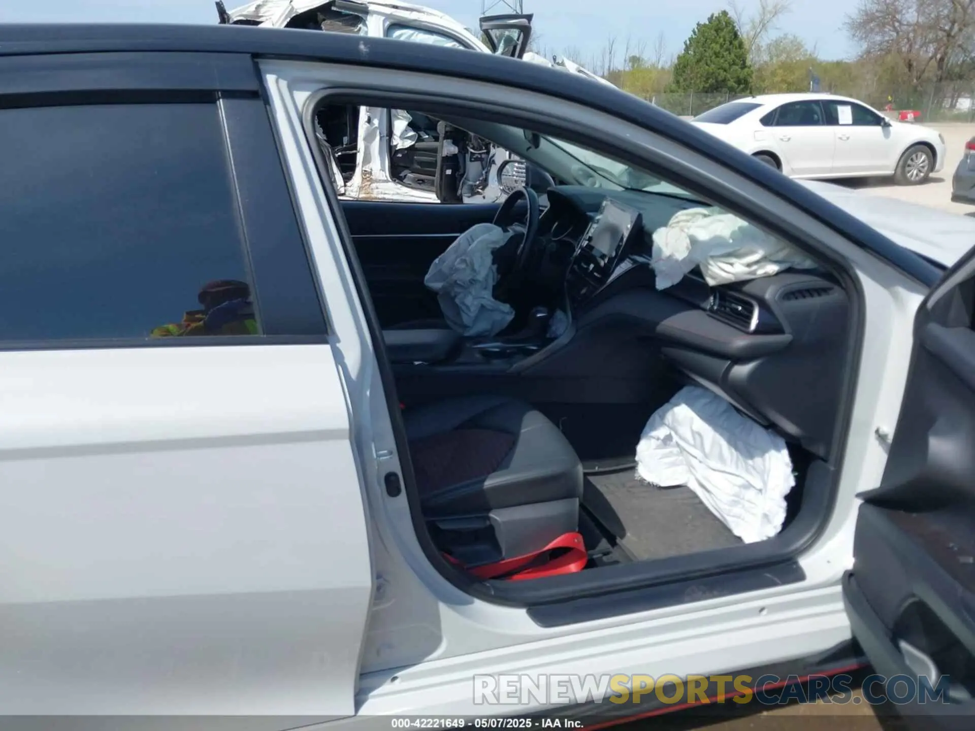 5 Photograph of a damaged car 4T1KZ1AK4MU056845 TOYOTA CAMRY 2021