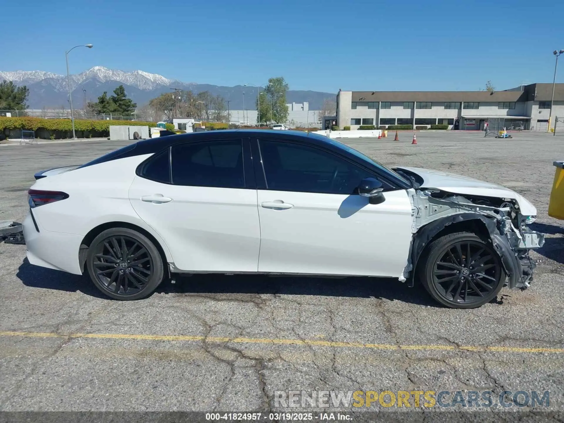 14 Photograph of a damaged car 4T1KZ1AK7MU055026 TOYOTA CAMRY 2021