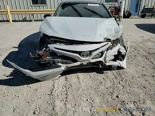 11 Photograph of a damaged car 4T1KZ1AK8MU057982 TOYOTA CAMRY 2021