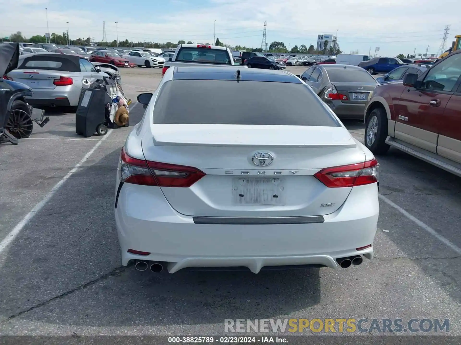 16 Photograph of a damaged car 4T1KZ1AK9MU053584 TOYOTA CAMRY 2021