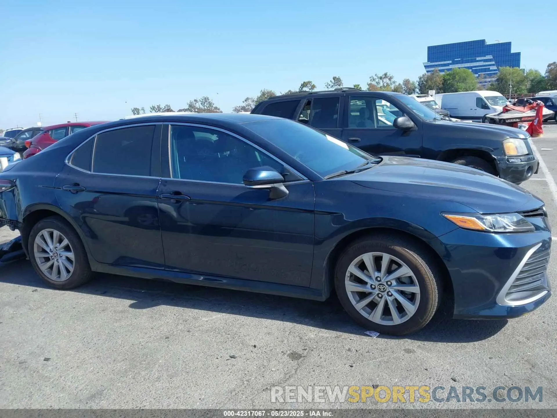14 Photograph of a damaged car 4T1R11AK1MU608517 TOYOTA CAMRY 2021