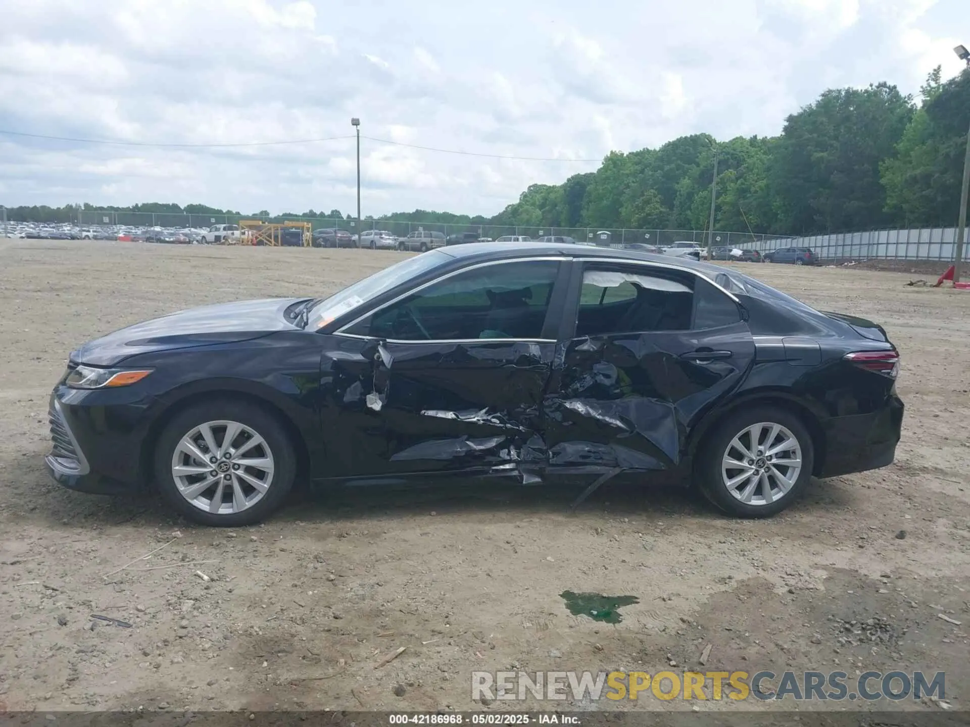 13 Photograph of a damaged car 4T1R11AK2MU489747 TOYOTA CAMRY 2021