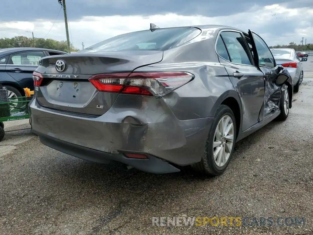 4 Photograph of a damaged car 4T1R11AK5MU571830 TOYOTA CAMRY 2021