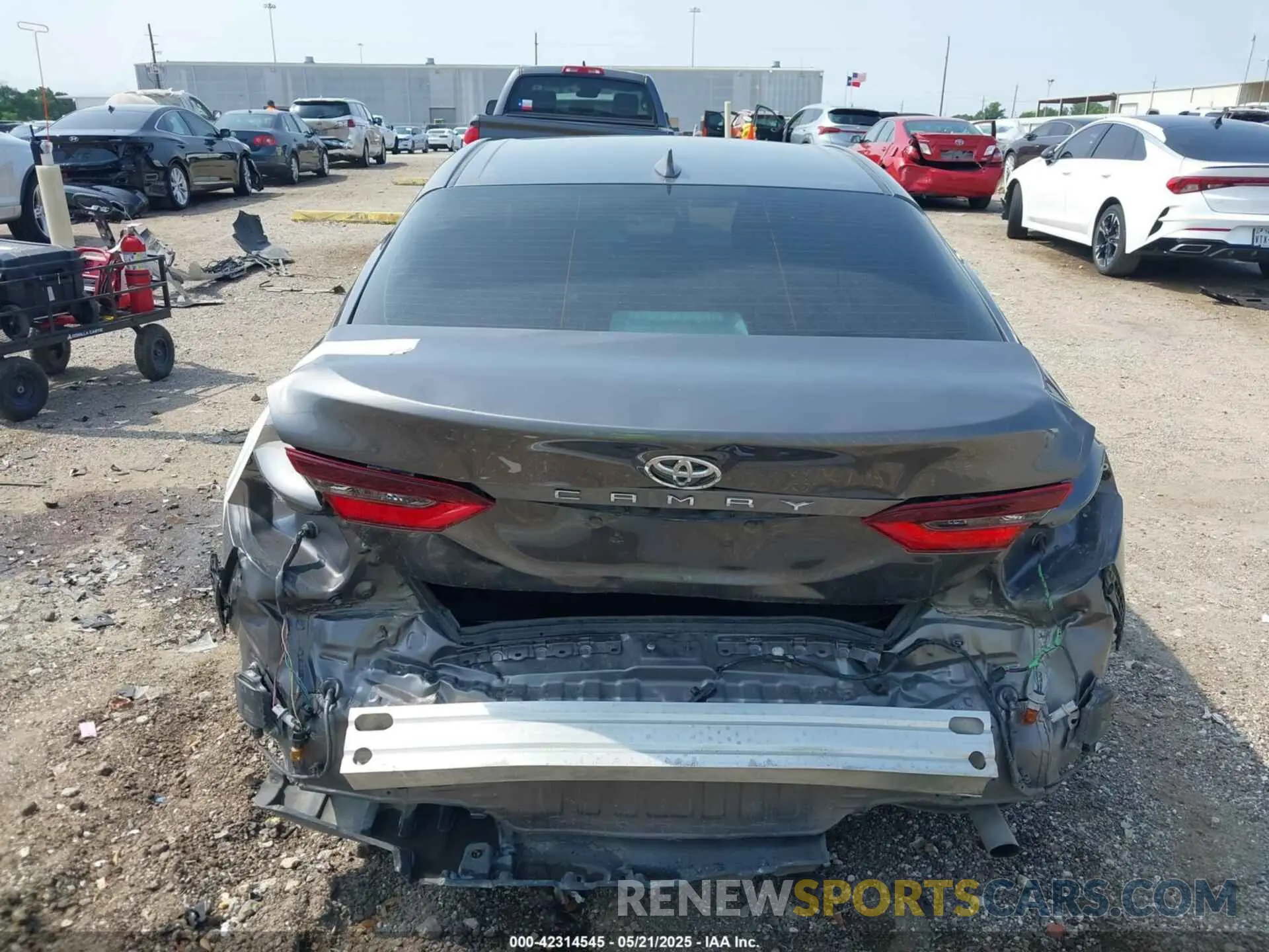 17 Photograph of a damaged car 4T1R11AK5MU591012 TOYOTA CAMRY 2021