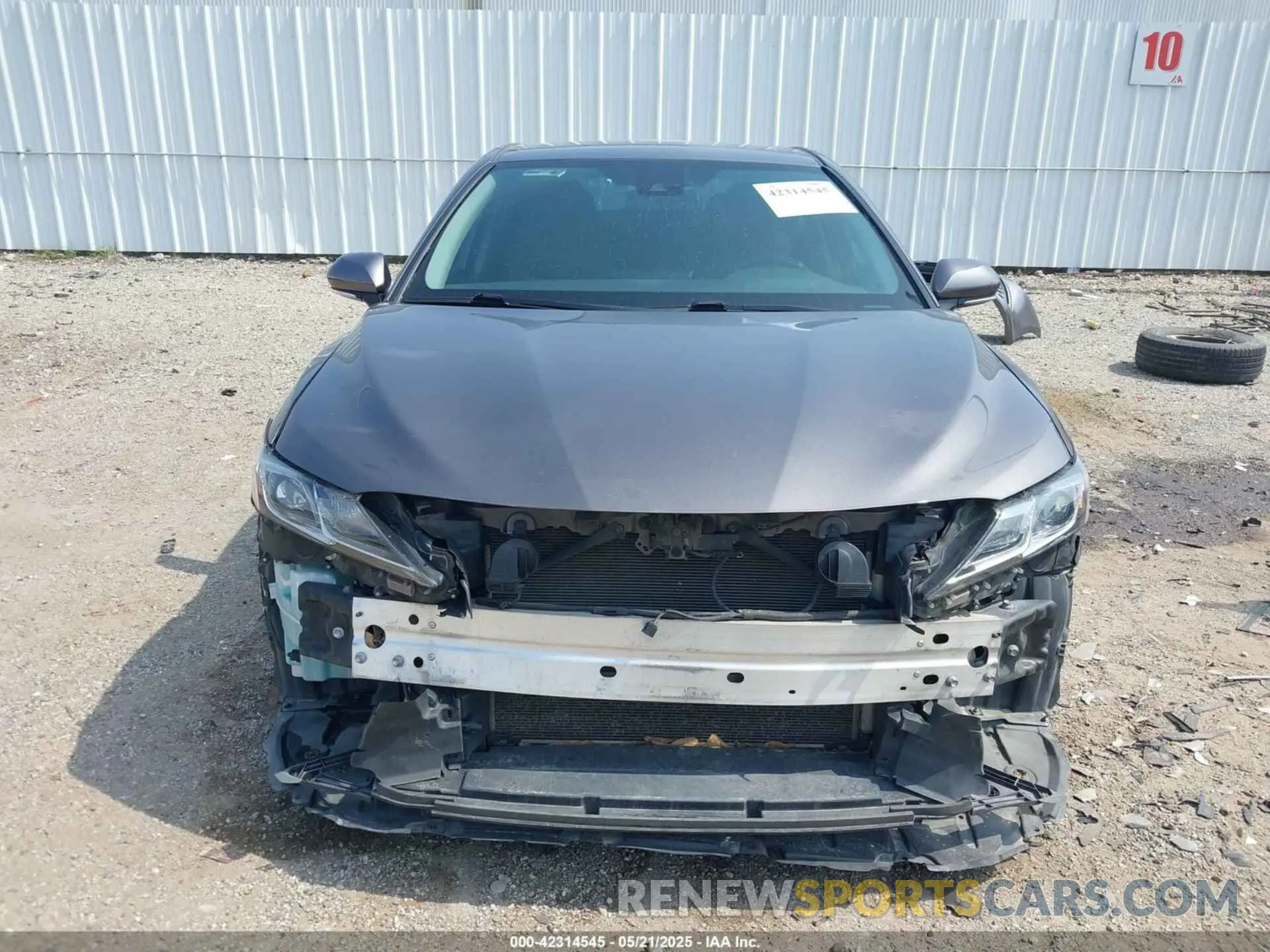 18 Photograph of a damaged car 4T1R11AK5MU591012 TOYOTA CAMRY 2021