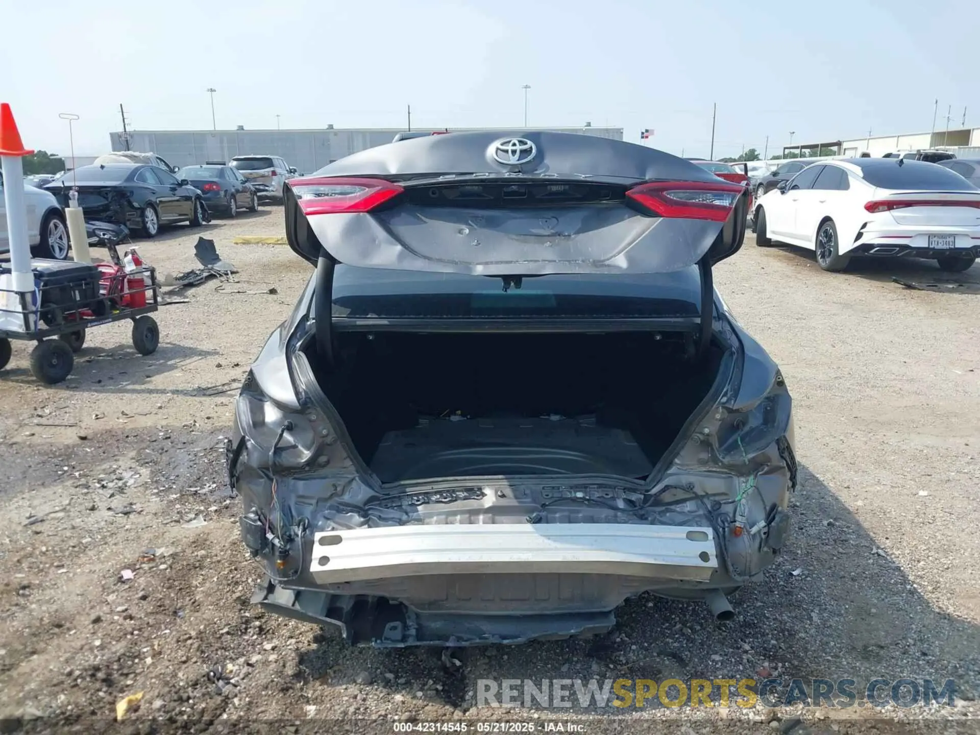 19 Photograph of a damaged car 4T1R11AK5MU591012 TOYOTA CAMRY 2021