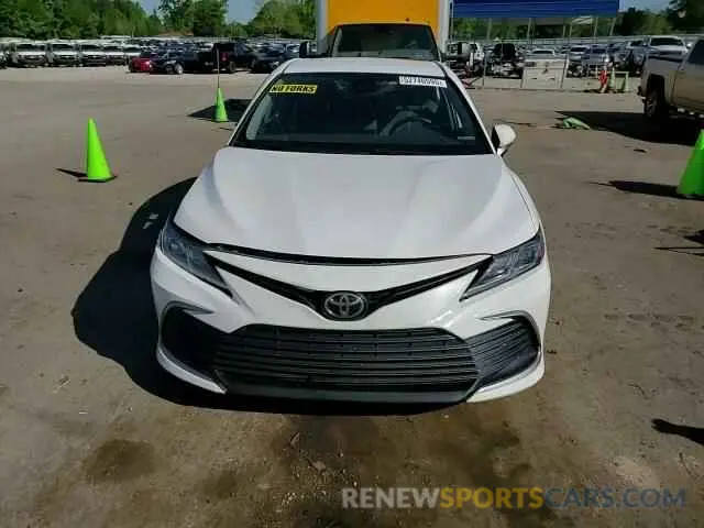 11 Photograph of a damaged car 4T1R11AK6MU457500 TOYOTA CAMRY 2021