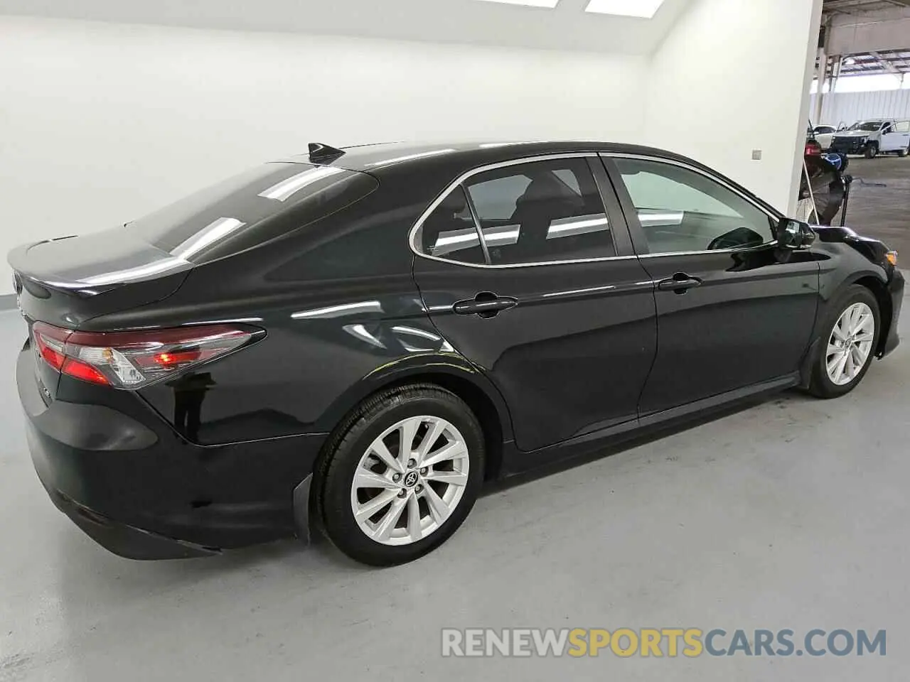 3 Photograph of a damaged car 4T1R11AK8MU460933 TOYOTA CAMRY 2021