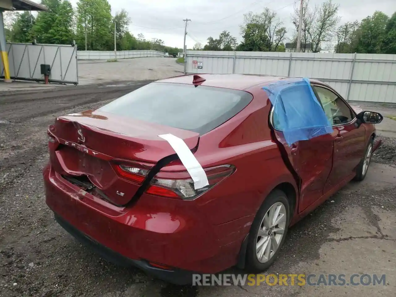 4 Photograph of a damaged car 4T1R11AK8MU541771 TOYOTA CAMRY 2021