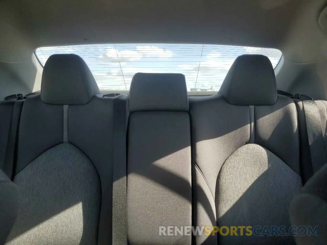 10 Photograph of a damaged car 4T1R11AK9MU480513 TOYOTA CAMRY 2021