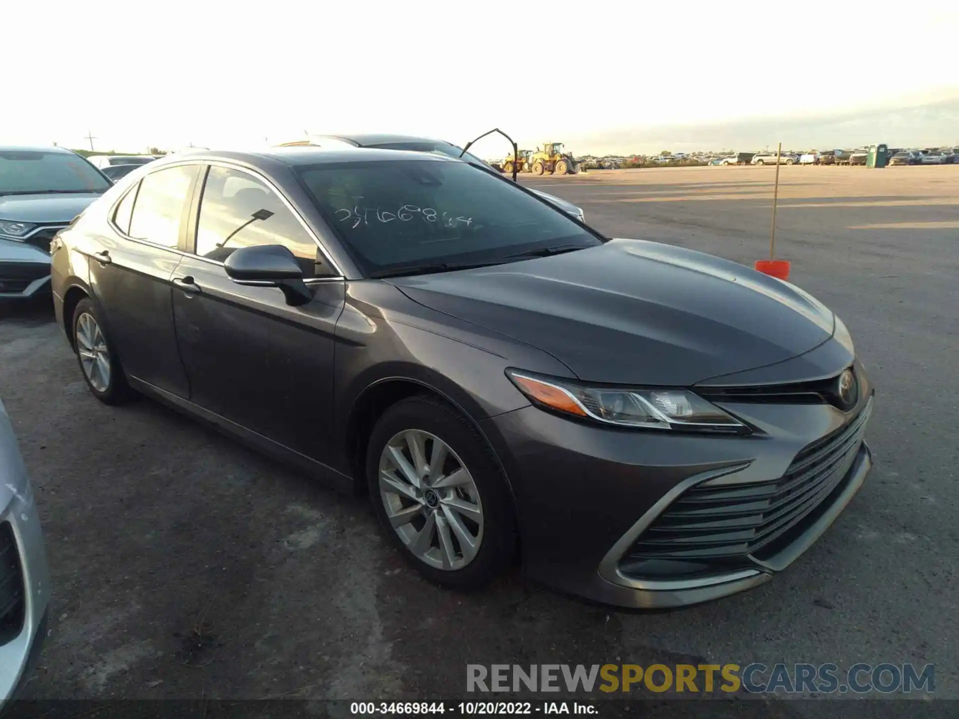 1 Photograph of a damaged car 4T1R11AKXMU604739 TOYOTA CAMRY 2021