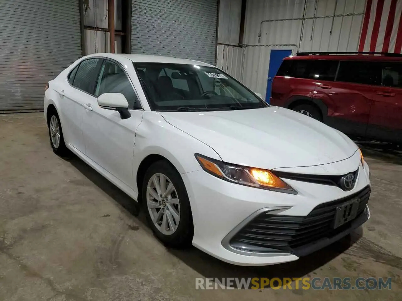 4 Photograph of a damaged car 4T1R11AKXMU607673 TOYOTA CAMRY 2021