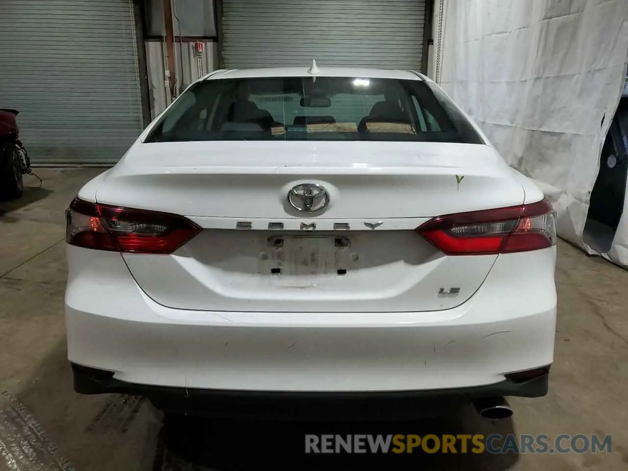 6 Photograph of a damaged car 4T1R11AKXMU607673 TOYOTA CAMRY 2021