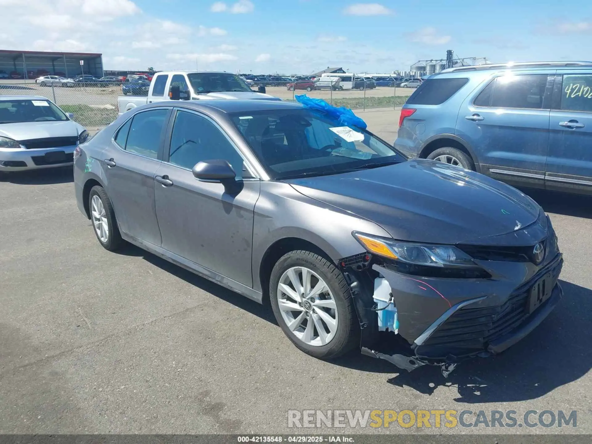 1 Photograph of a damaged car 4T1R11BK4MU035465 TOYOTA CAMRY 2021