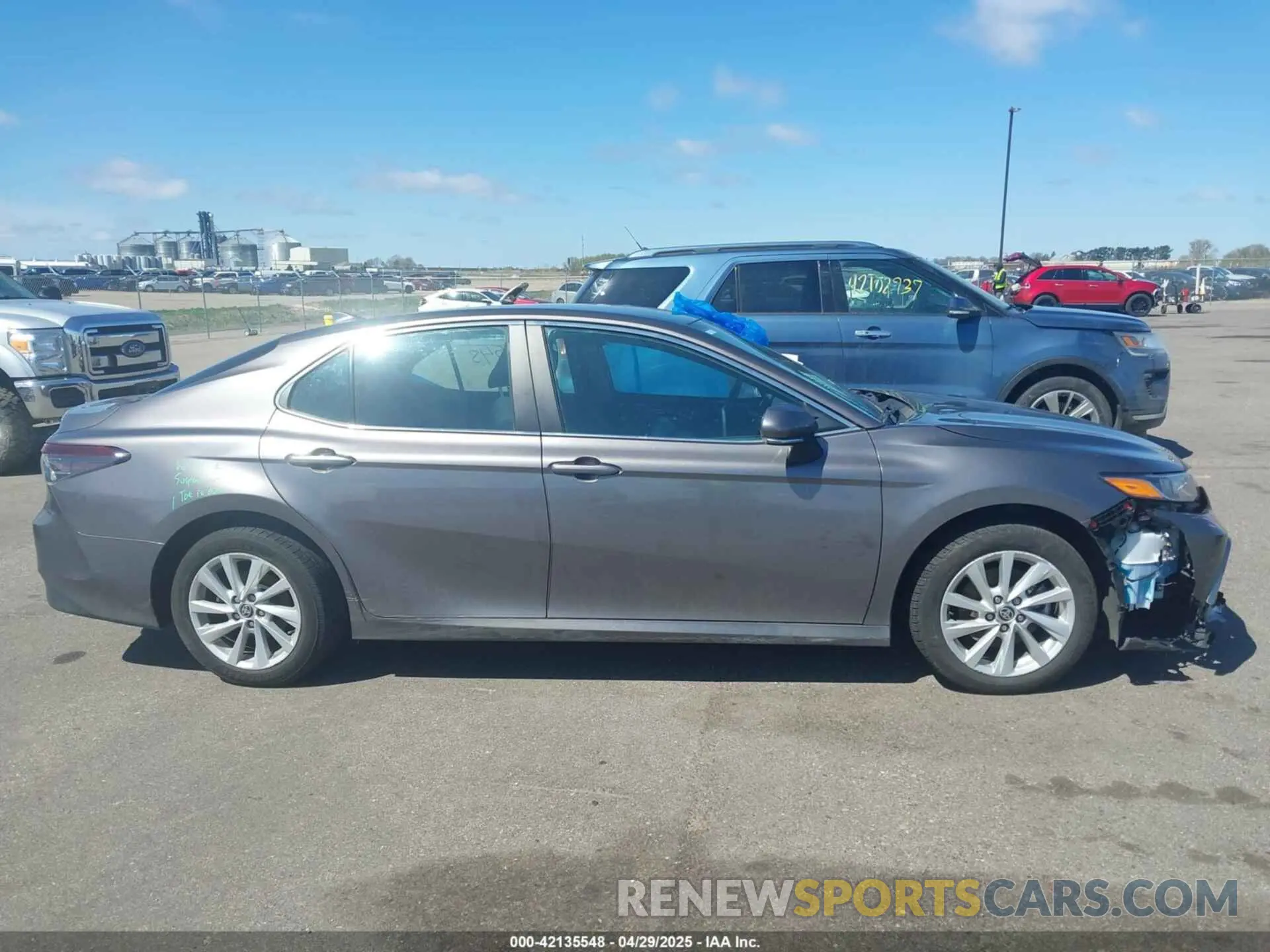 14 Photograph of a damaged car 4T1R11BK4MU035465 TOYOTA CAMRY 2021