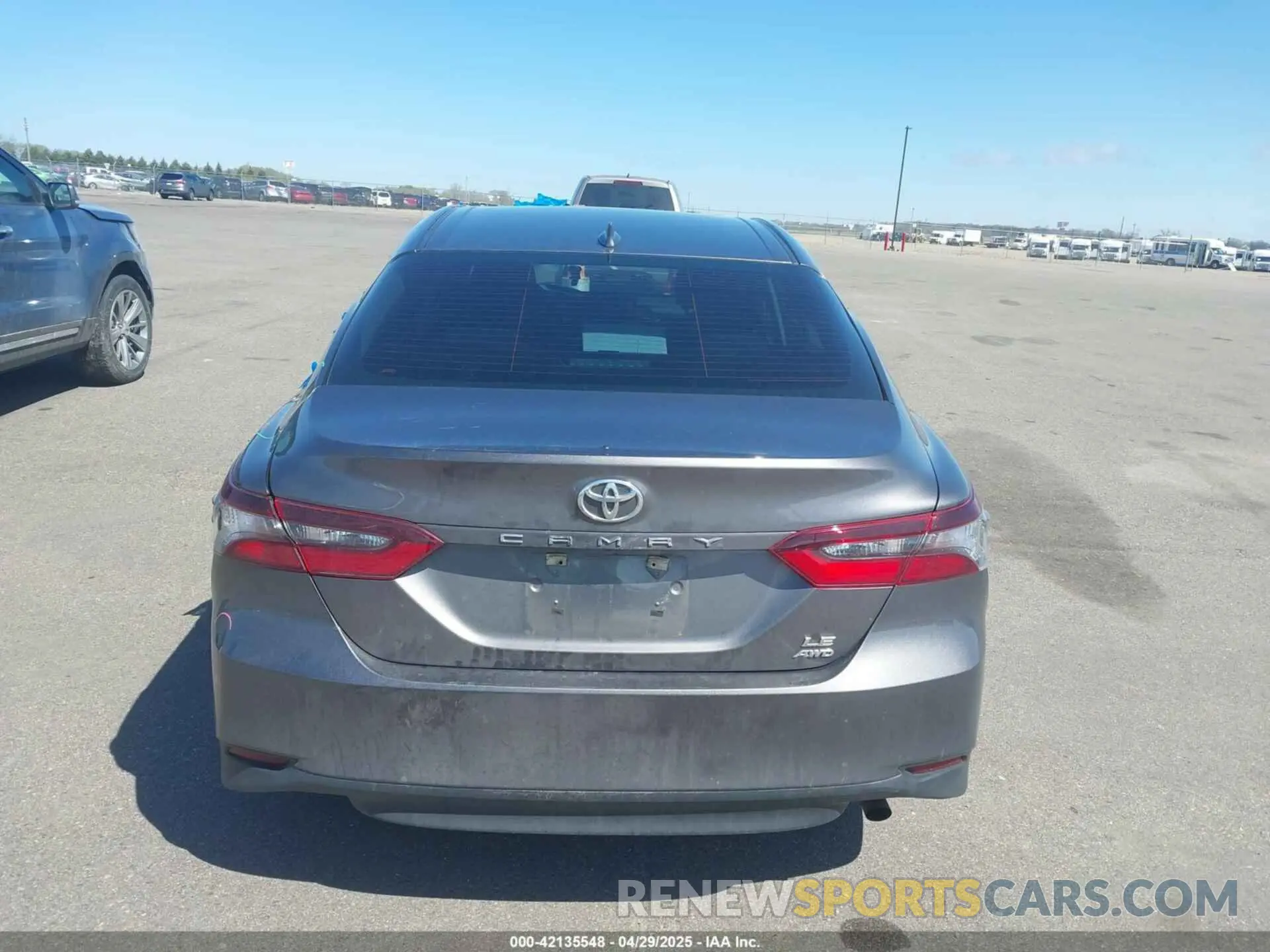 17 Photograph of a damaged car 4T1R11BK4MU035465 TOYOTA CAMRY 2021