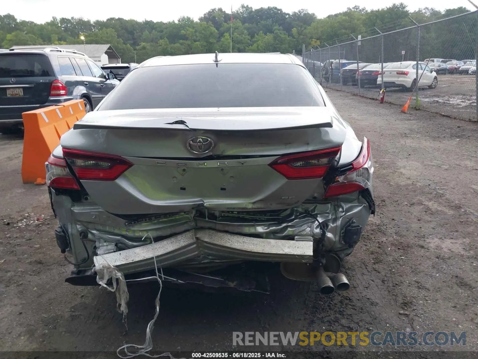 16 Photograph of a damaged car 4T1S11AK3MU515757 TOYOTA CAMRY 2021
