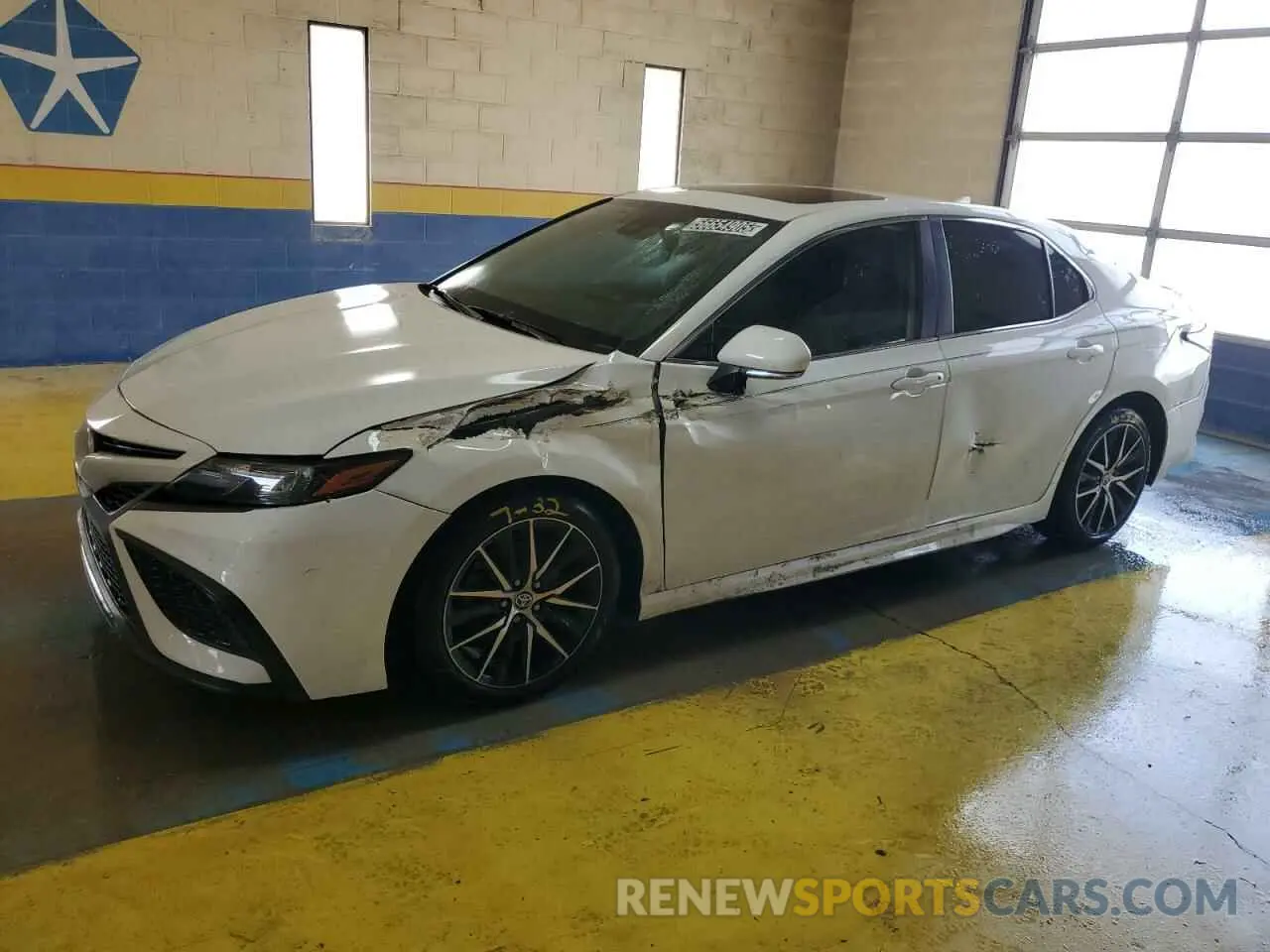 1 Photograph of a damaged car 4T1S11AK4MU450160 TOYOTA CAMRY 2021