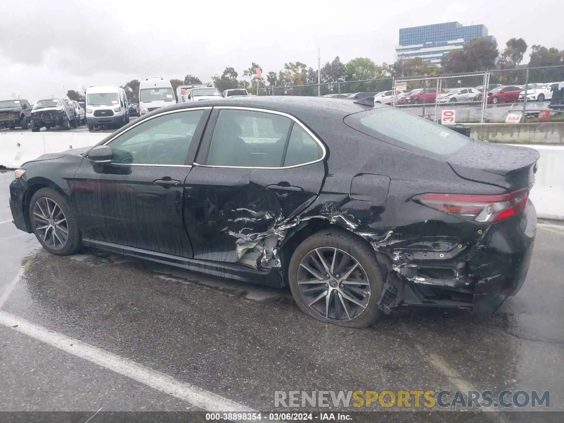 14 Photograph of a damaged car 4T1S11AK4MU468075 TOYOTA CAMRY 2021