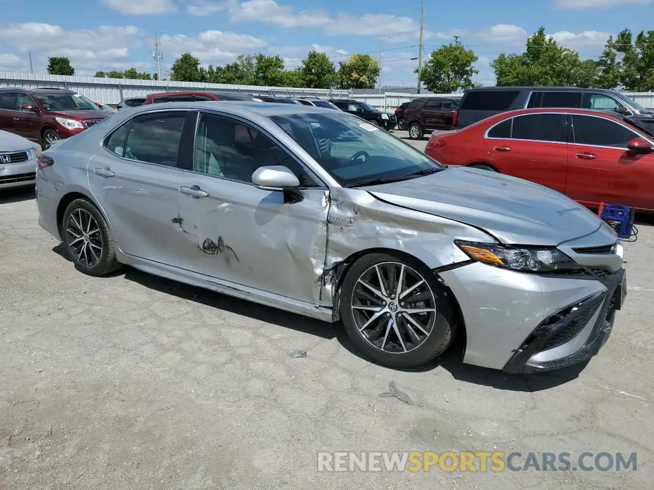 4 Photograph of a damaged car 4T1S31AK5MU563061 TOYOTA CAMRY 2021