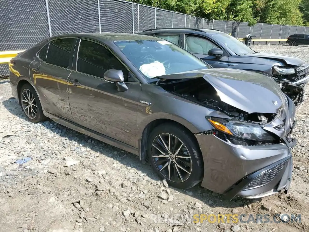 4 Photograph of a damaged car 4T1S31AKXMU550287 TOYOTA CAMRY 2021
