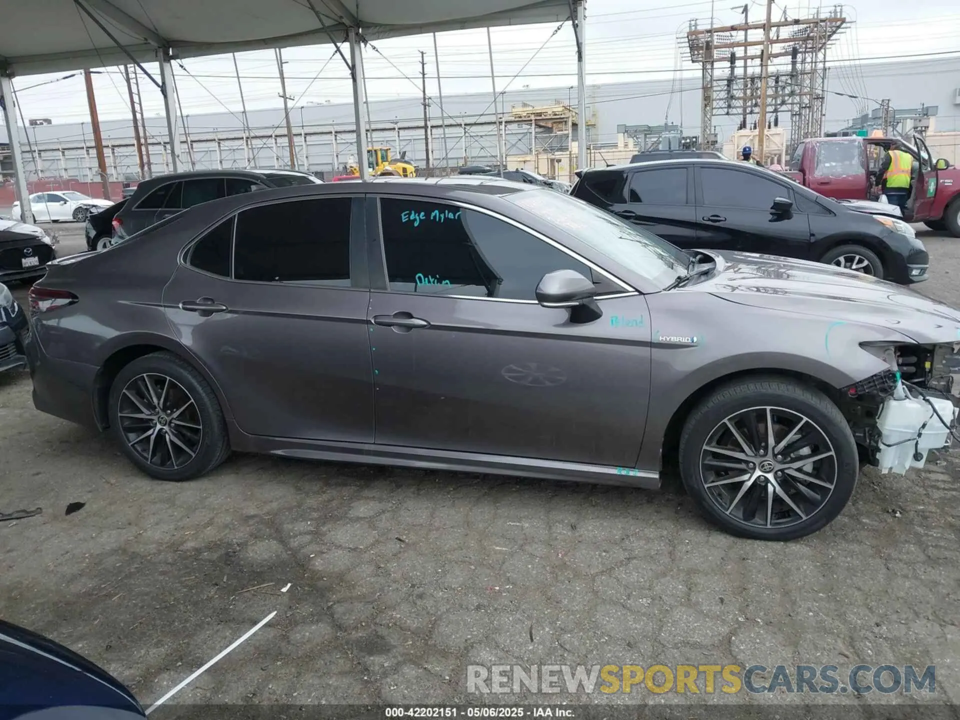 14 Photograph of a damaged car 4T1S31AKXMU558387 TOYOTA CAMRY 2021
