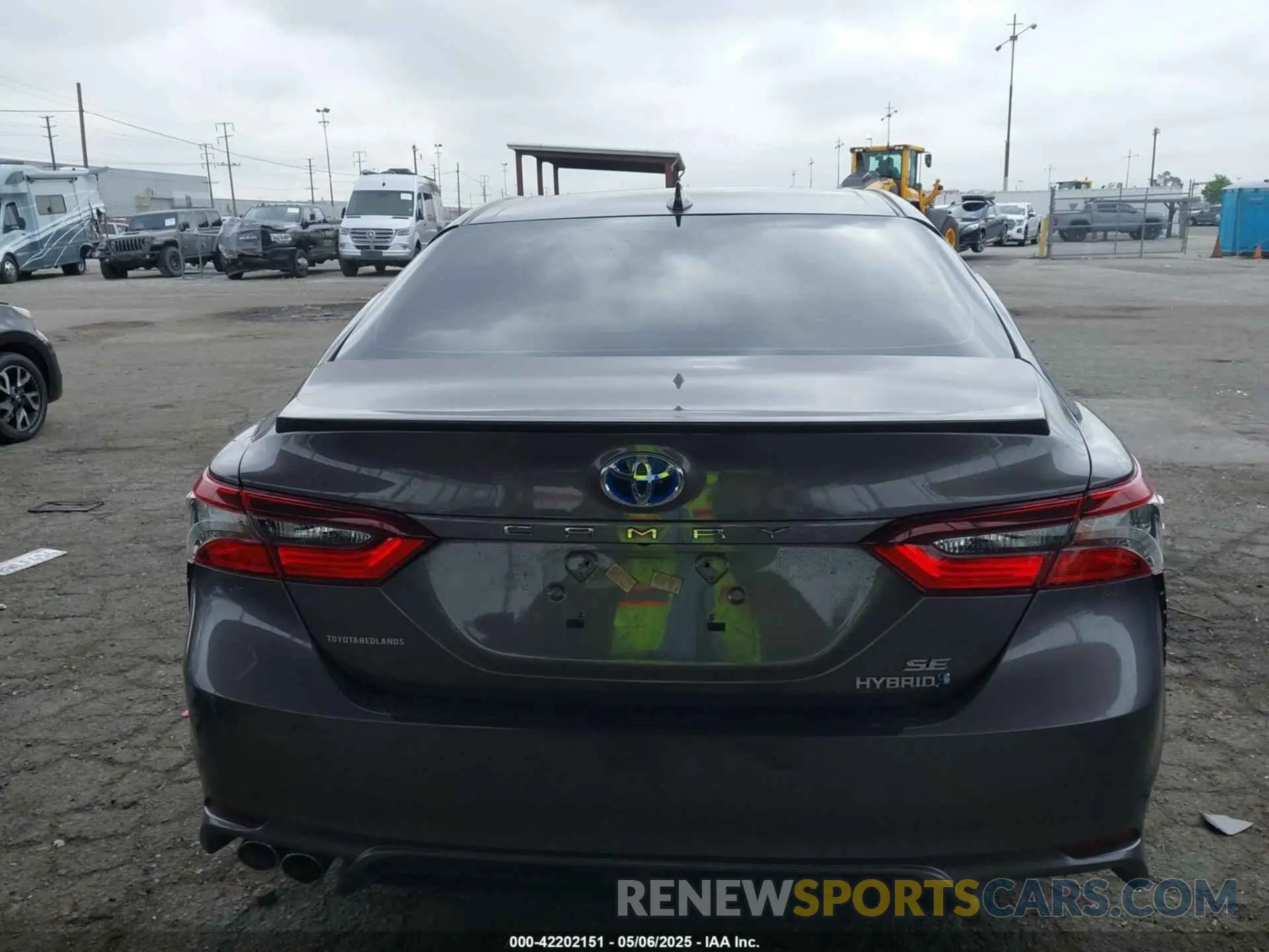17 Photograph of a damaged car 4T1S31AKXMU558387 TOYOTA CAMRY 2021