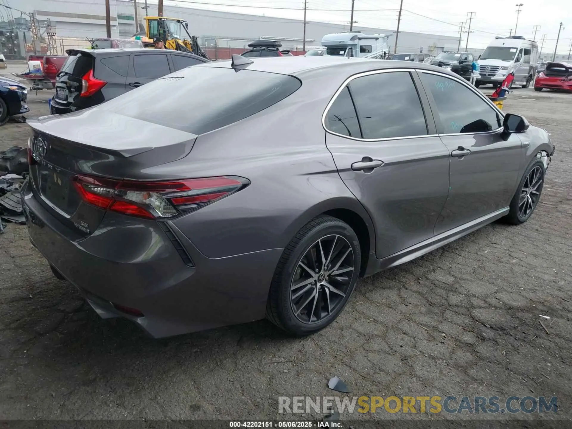4 Photograph of a damaged car 4T1S31AKXMU558387 TOYOTA CAMRY 2021