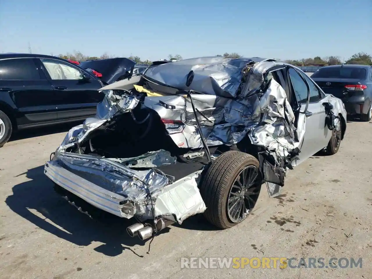 4 Photograph of a damaged car 4T1T11AK0MU497478 TOYOTA CAMRY 2021