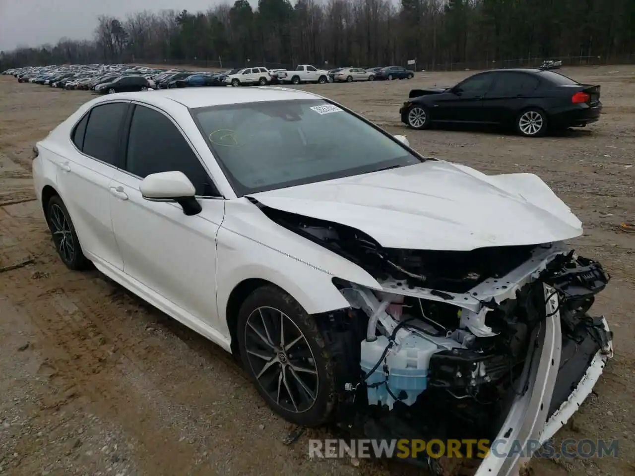 1 Photograph of a damaged car 4T1T11AK0MU560949 TOYOTA CAMRY 2021