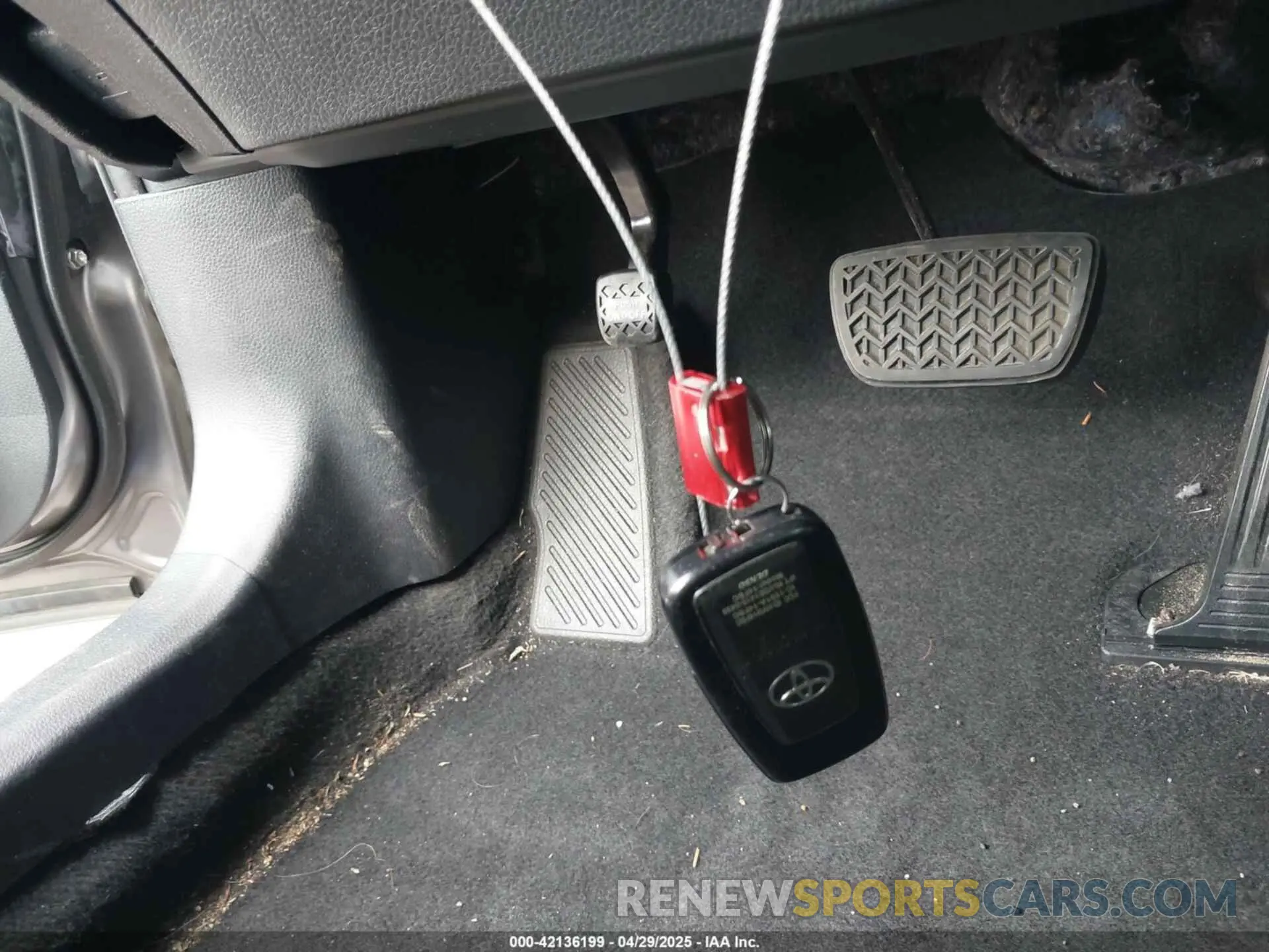 11 Photograph of a damaged car 4T1T11AK1MU521870 TOYOTA CAMRY 2021