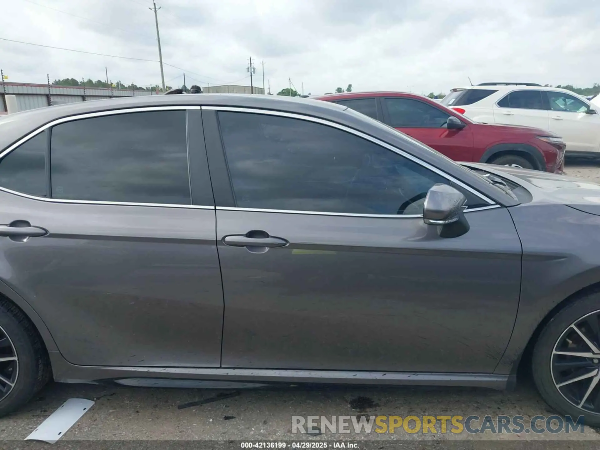 13 Photograph of a damaged car 4T1T11AK1MU521870 TOYOTA CAMRY 2021