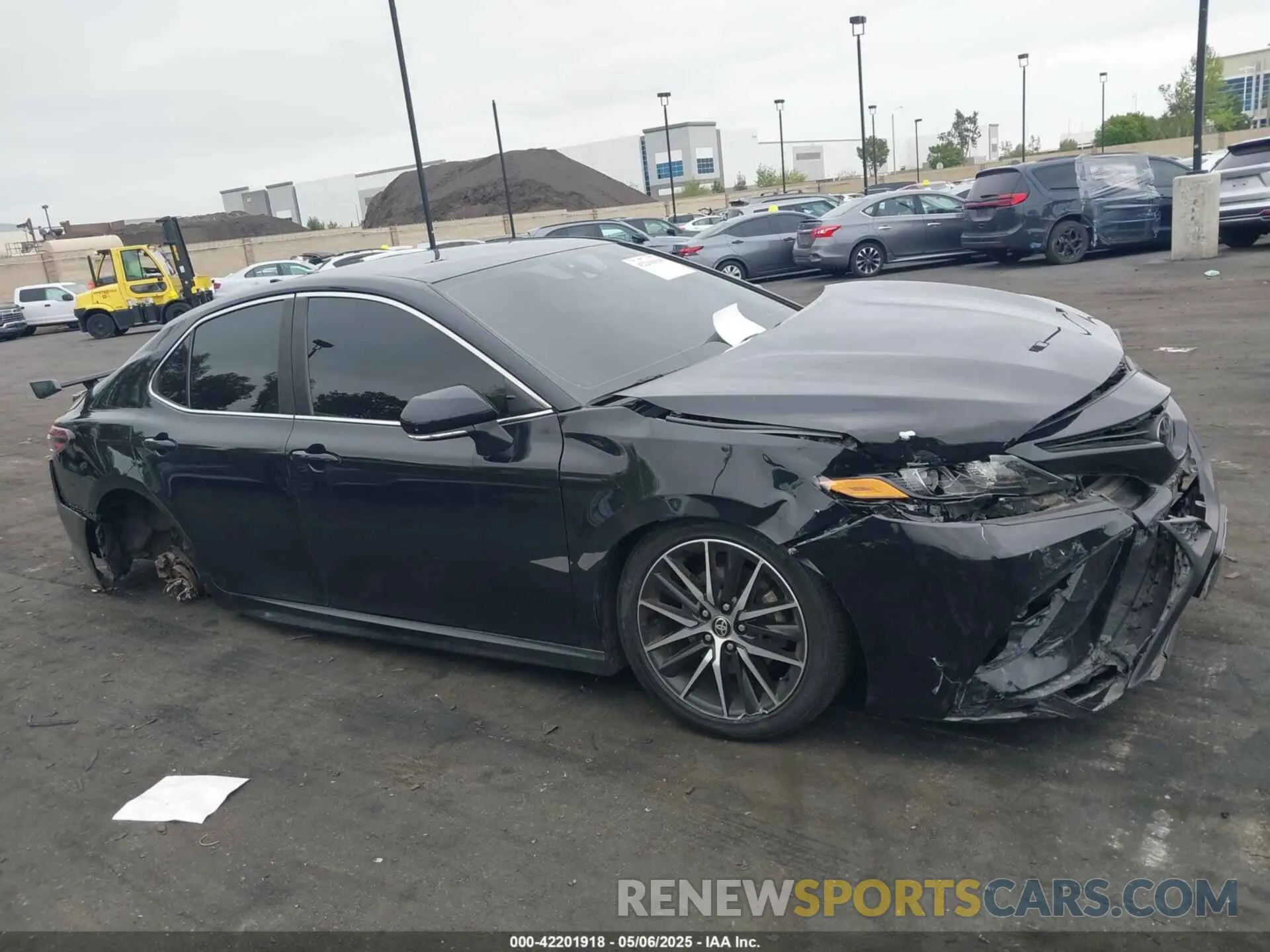 14 Photograph of a damaged car 4T1T11AK1MU561608 TOYOTA CAMRY 2021