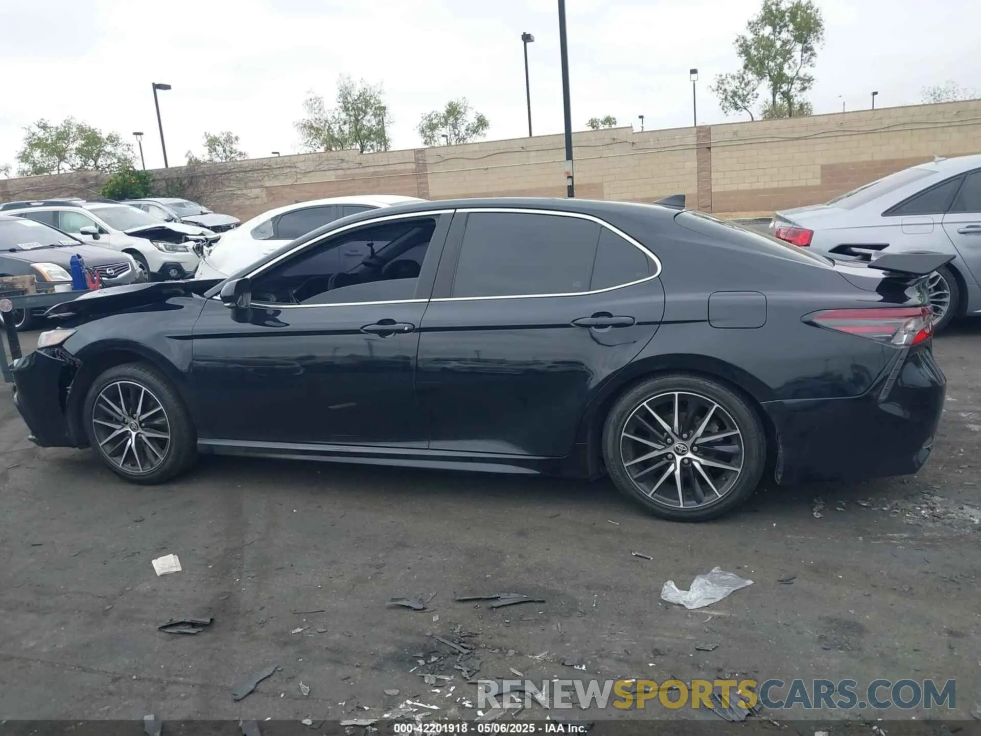 15 Photograph of a damaged car 4T1T11AK1MU561608 TOYOTA CAMRY 2021