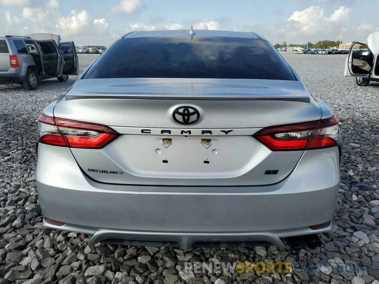 6 Photograph of a damaged car 4T1T11AK1MU568333 TOYOTA CAMRY 2021