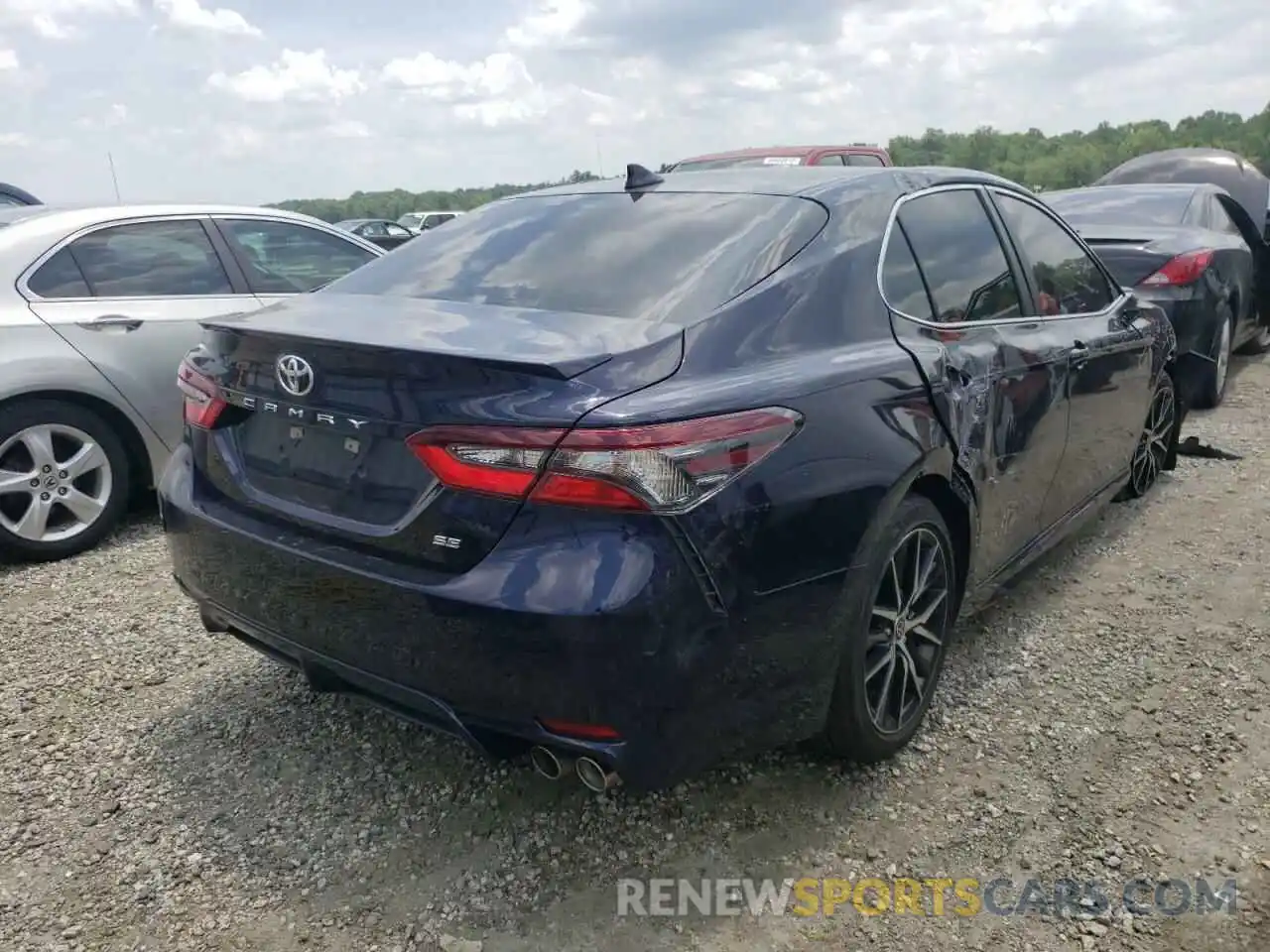 4 Photograph of a damaged car 4T1T11AK1MU589425 TOYOTA CAMRY 2021