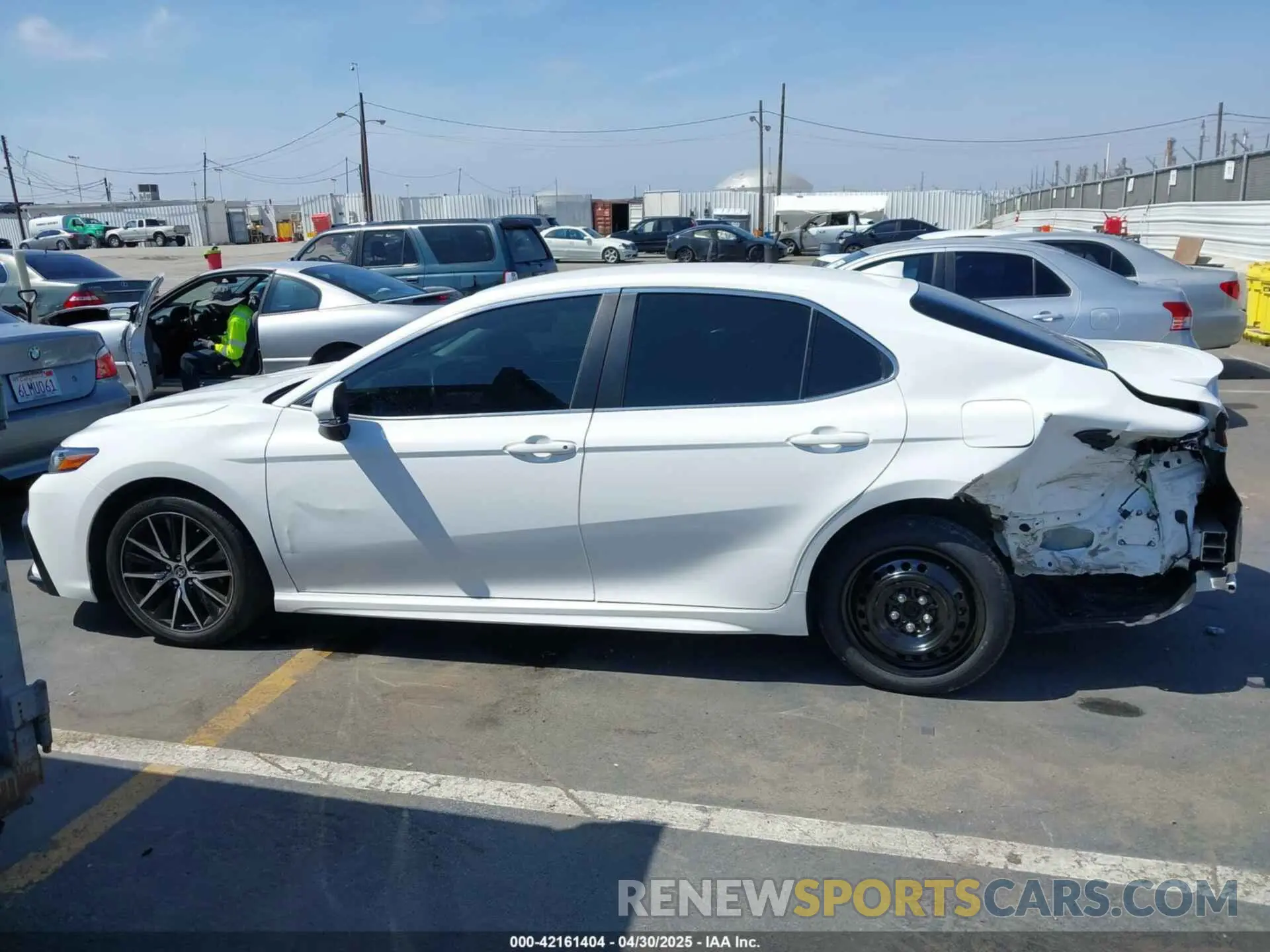 14 Photograph of a damaged car 4T1T11AK2MU563383 TOYOTA CAMRY 2021