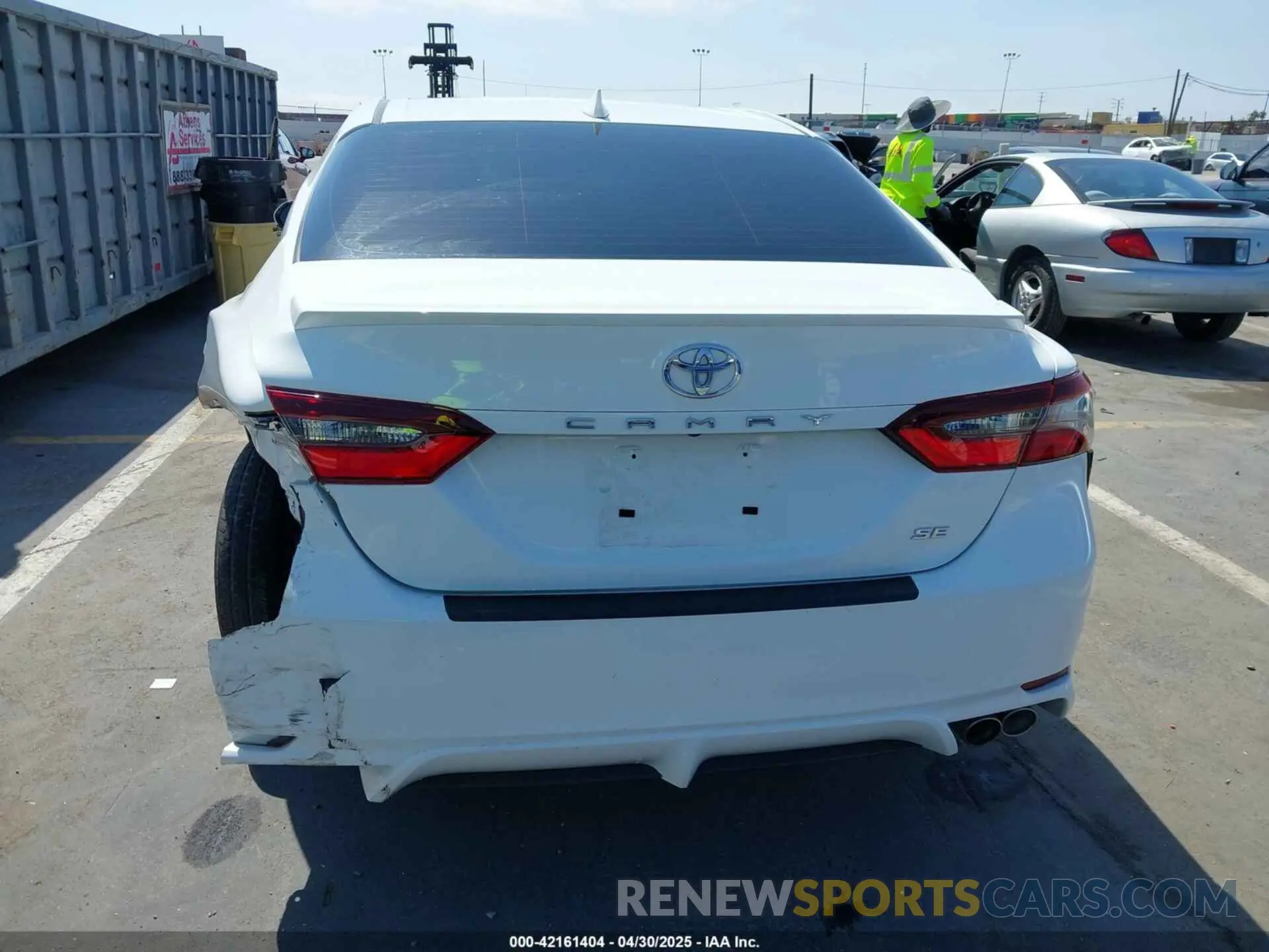 16 Photograph of a damaged car 4T1T11AK2MU563383 TOYOTA CAMRY 2021
