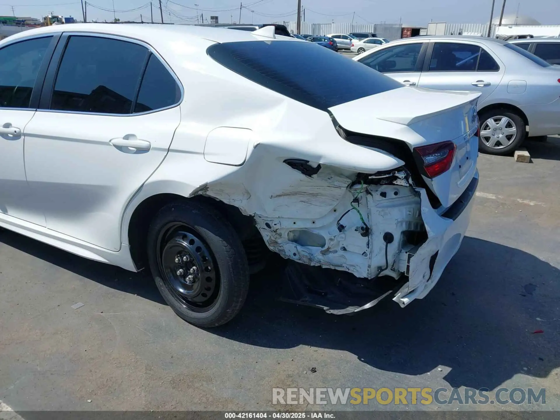6 Photograph of a damaged car 4T1T11AK2MU563383 TOYOTA CAMRY 2021