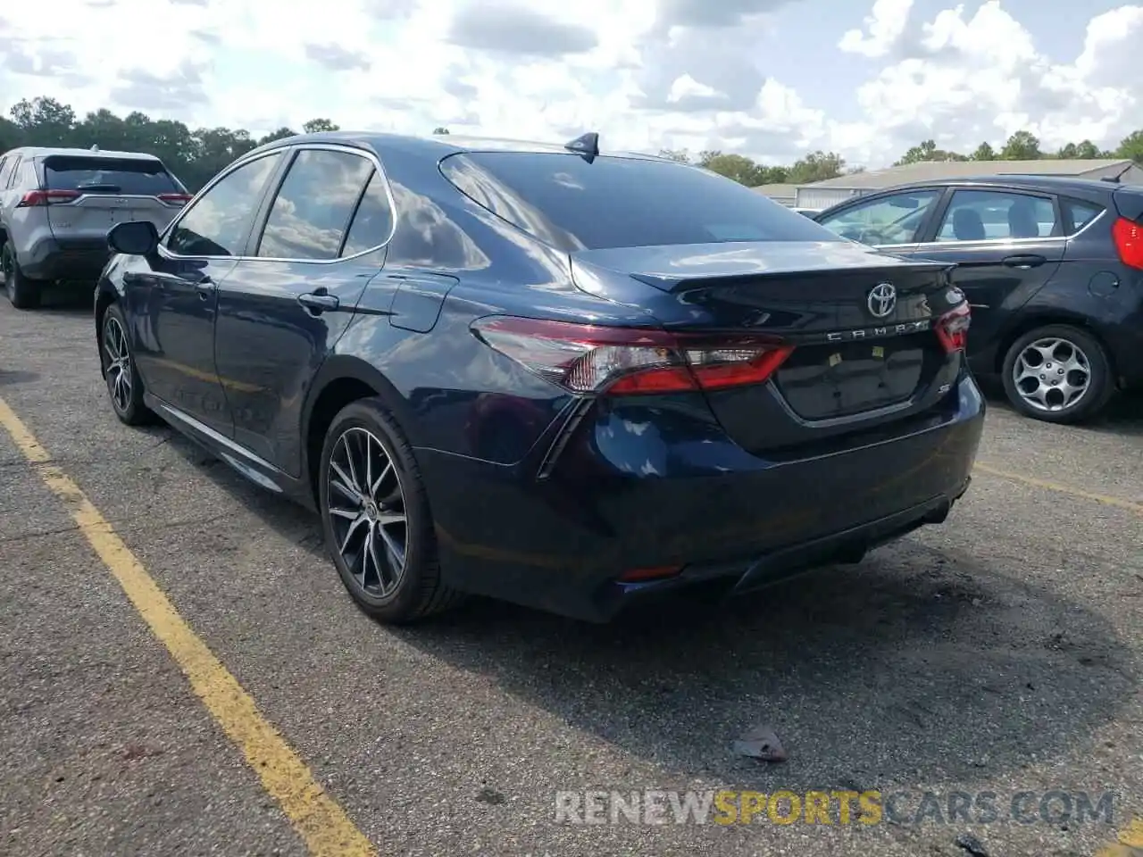 3 Photograph of a damaged car 4T1T11AK2MU606877 TOYOTA CAMRY 2021