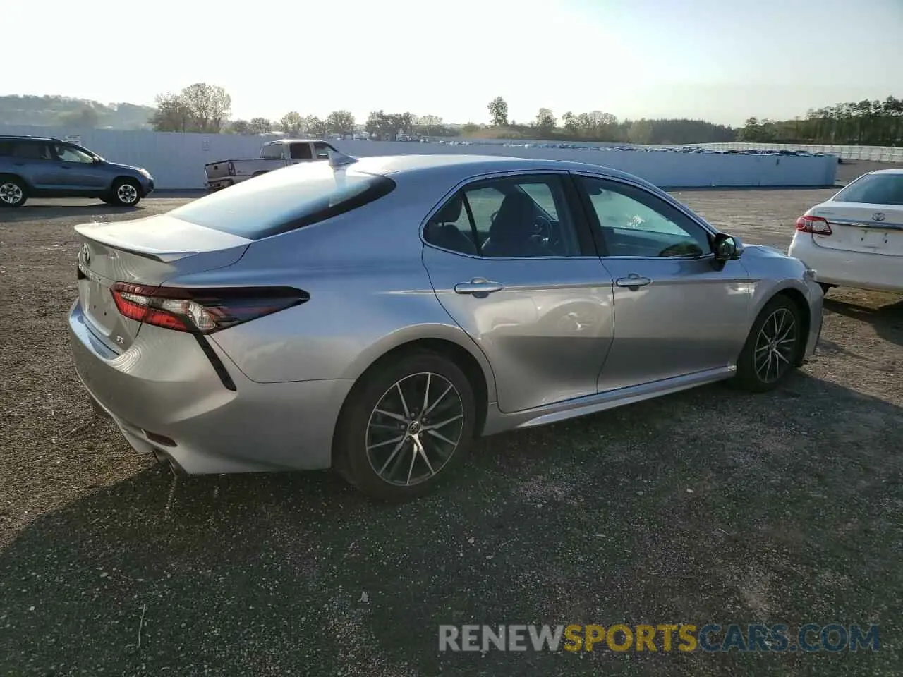 3 Photograph of a damaged car 4T1T11AK3MU560637 TOYOTA CAMRY 2021
