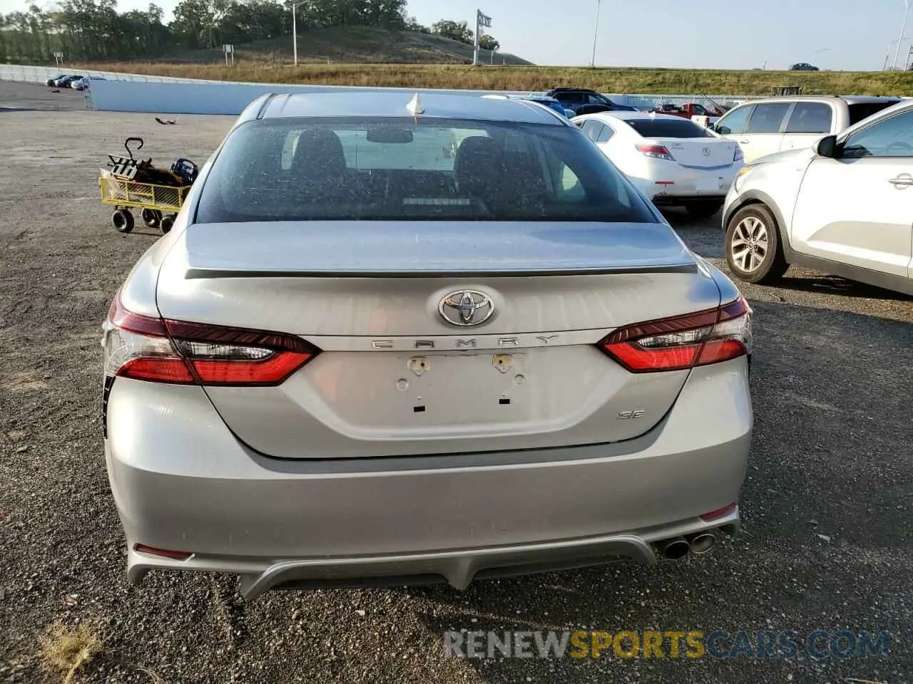 6 Photograph of a damaged car 4T1T11AK3MU560637 TOYOTA CAMRY 2021