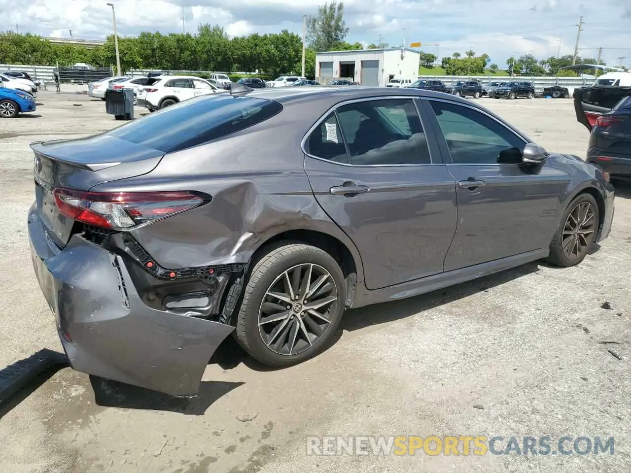 3 Photograph of a damaged car 4T1T11AK3MU605964 TOYOTA CAMRY 2021
