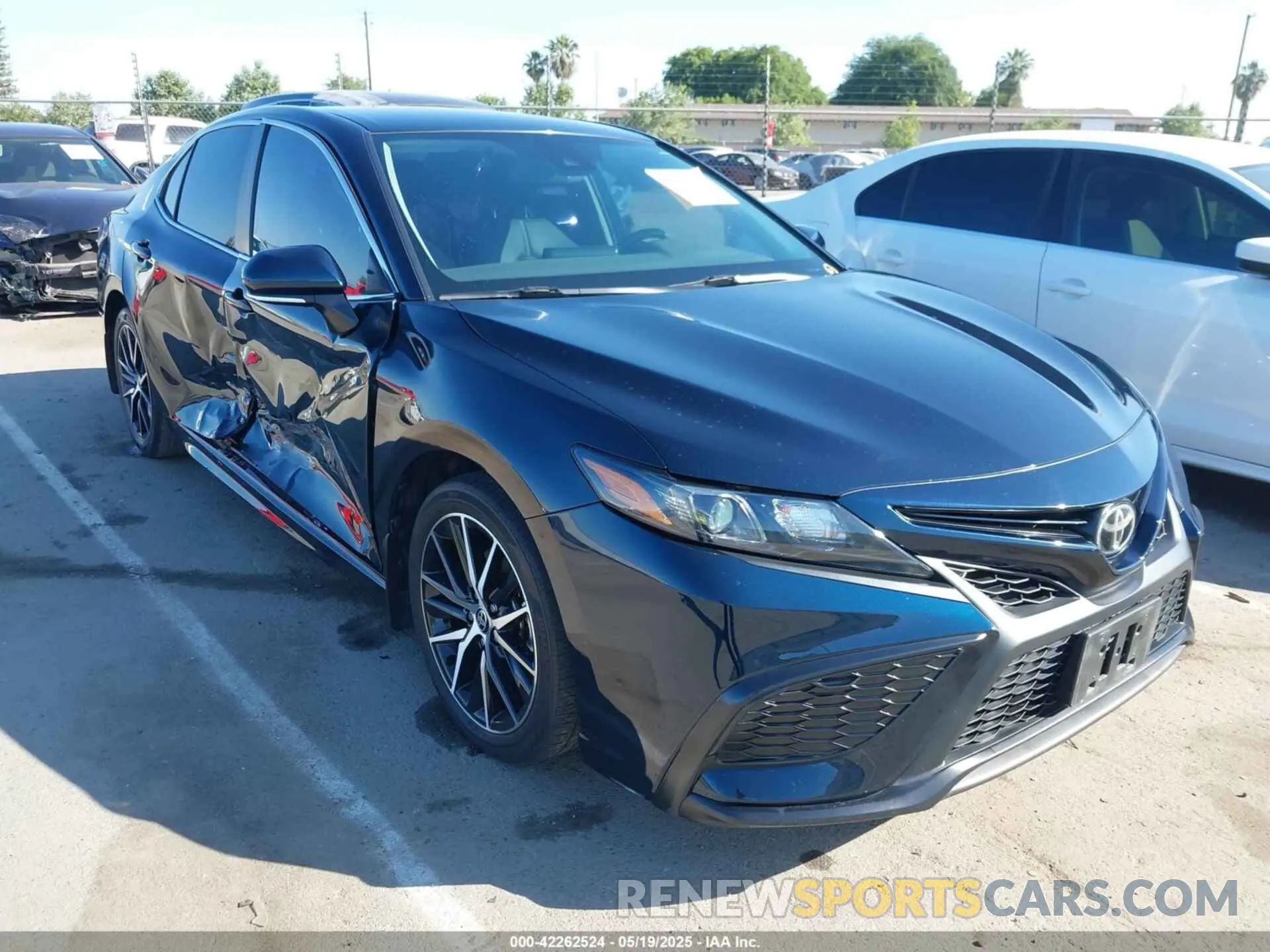 1 Photograph of a damaged car 4T1T11AK4MU429538 TOYOTA CAMRY 2021