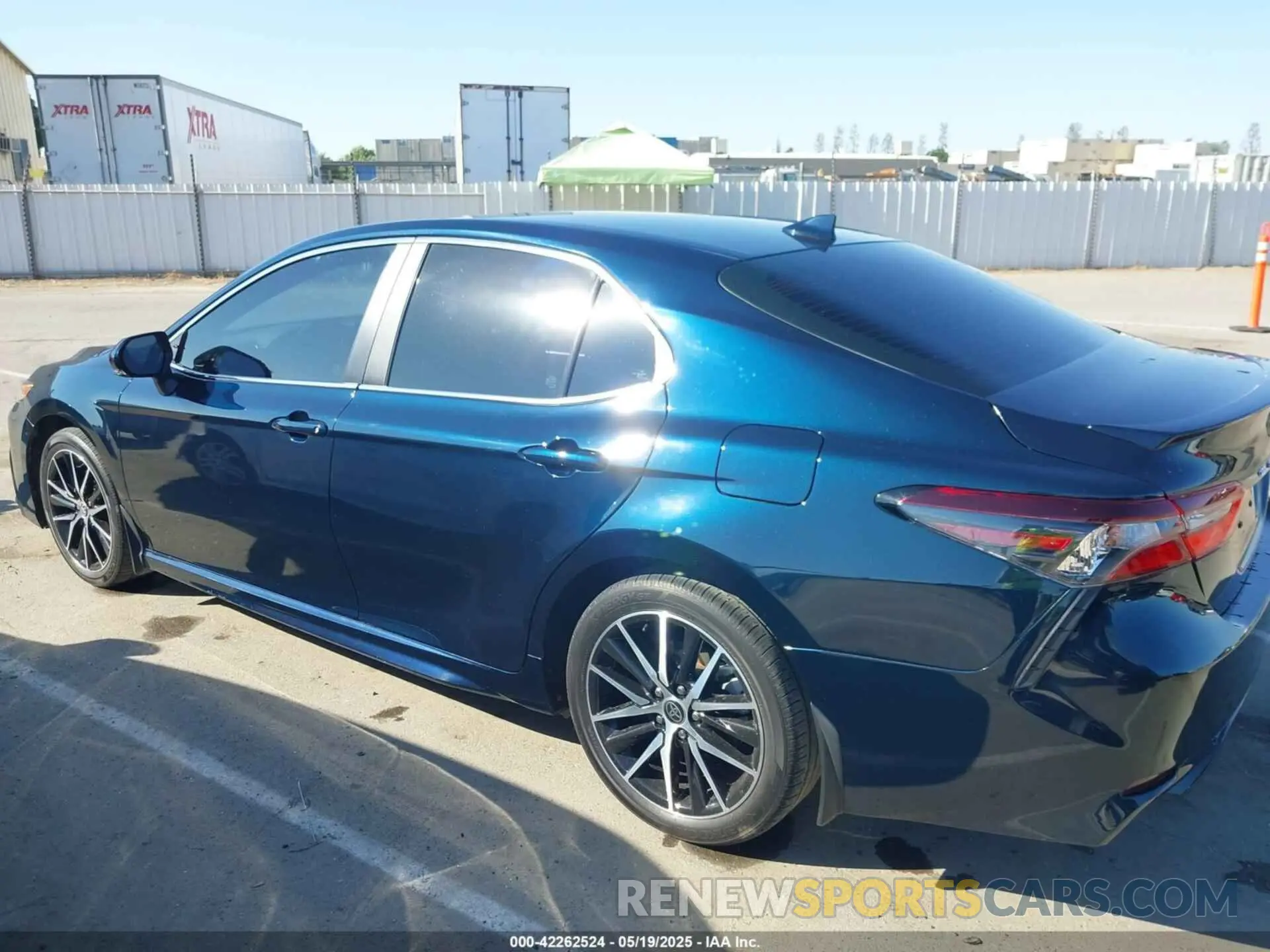 14 Photograph of a damaged car 4T1T11AK4MU429538 TOYOTA CAMRY 2021