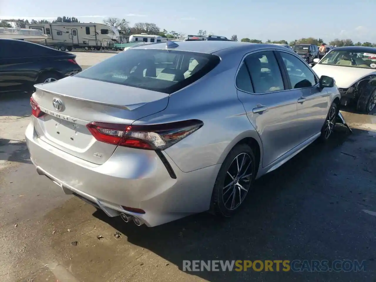 4 Photograph of a damaged car 4T1T11AK5MU526358 TOYOTA CAMRY 2021